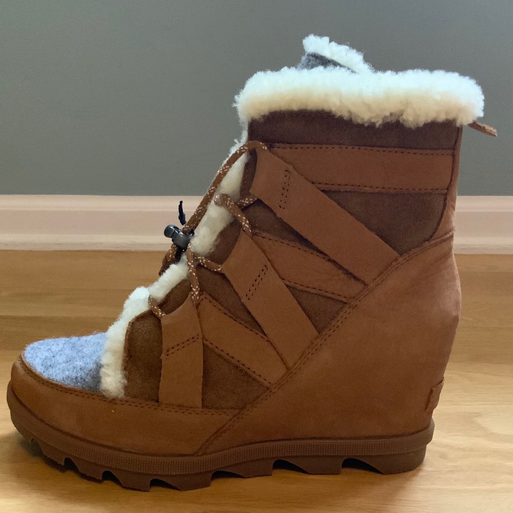 Joan Of Arctic Wedge II